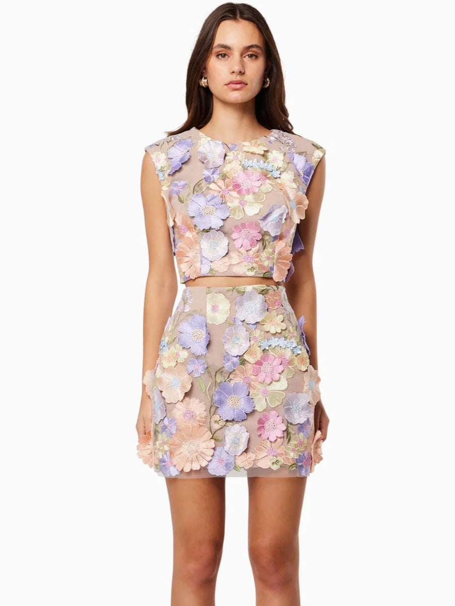 Amelia Bloom Set - The Radiant Floral Ensemble