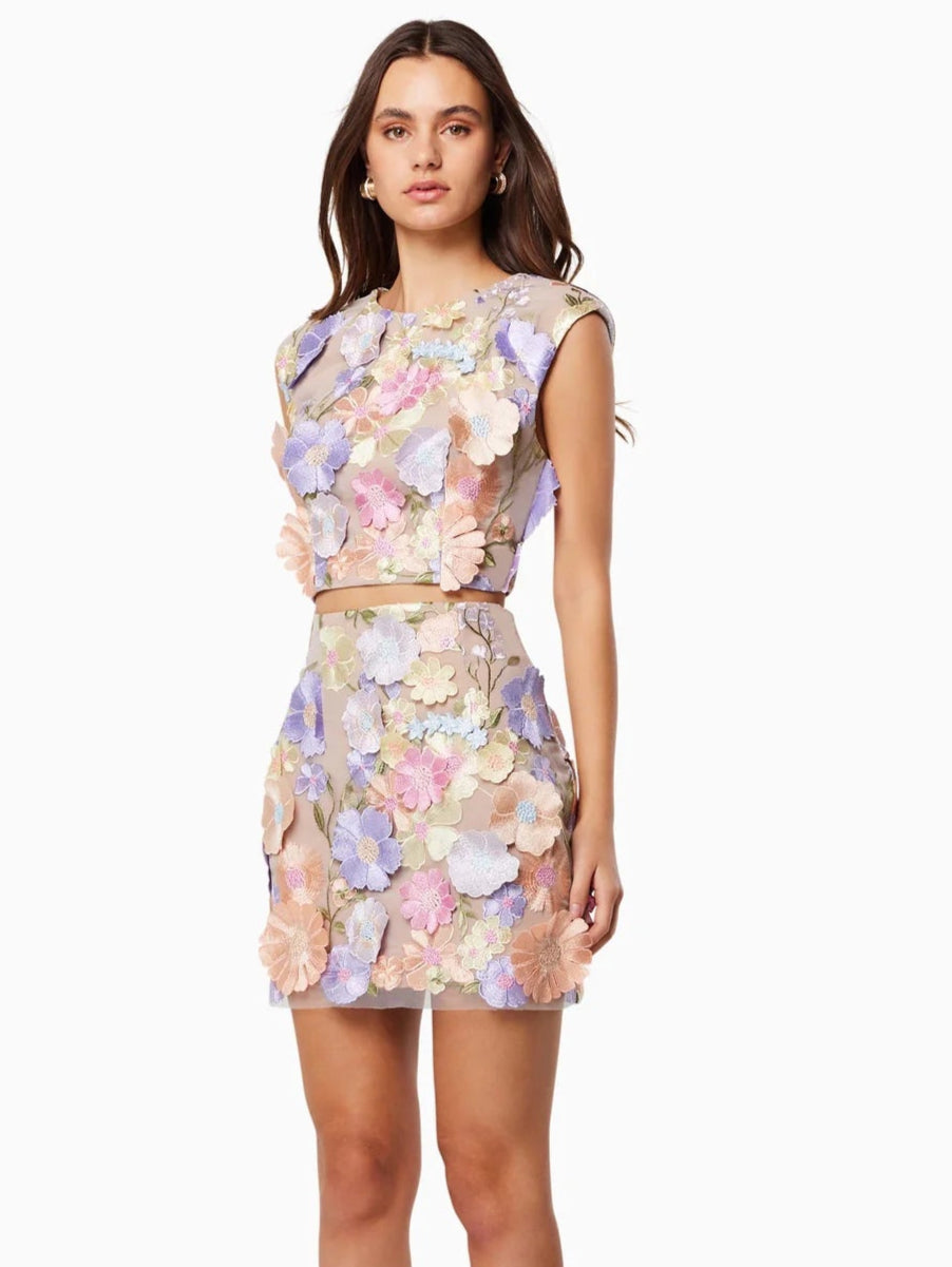 Amelia Bloom Set - The Radiant Floral Ensemble