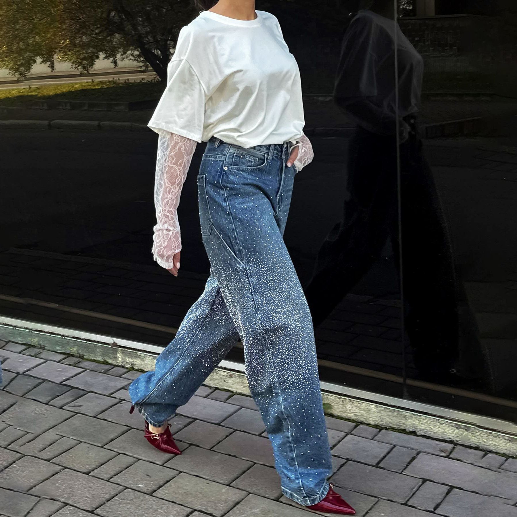 Léa – The Starry Oversized Jeans That Shine Under the Moonlight
